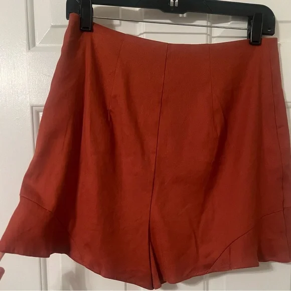 Express Rust Ruffle Skort - Picture 2 of 5